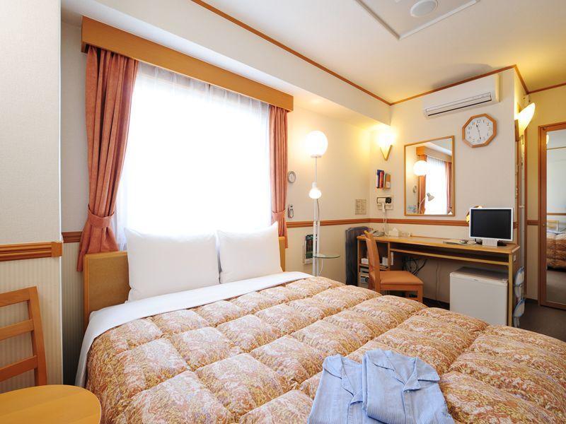 Toyoko Inn Okayama Eki Nishi Guchi Hiroba Exterior foto